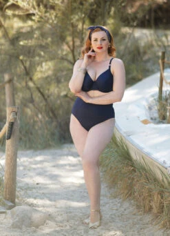High Waist Bikinipant "Swim" | Marine 10 High Waist Bikinipant "Swim" | Marine -Outlet COSABELLA Store Swim navy Candice Image7 Shop min 1280x1280
